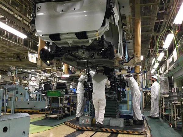 完成車組み立て工程